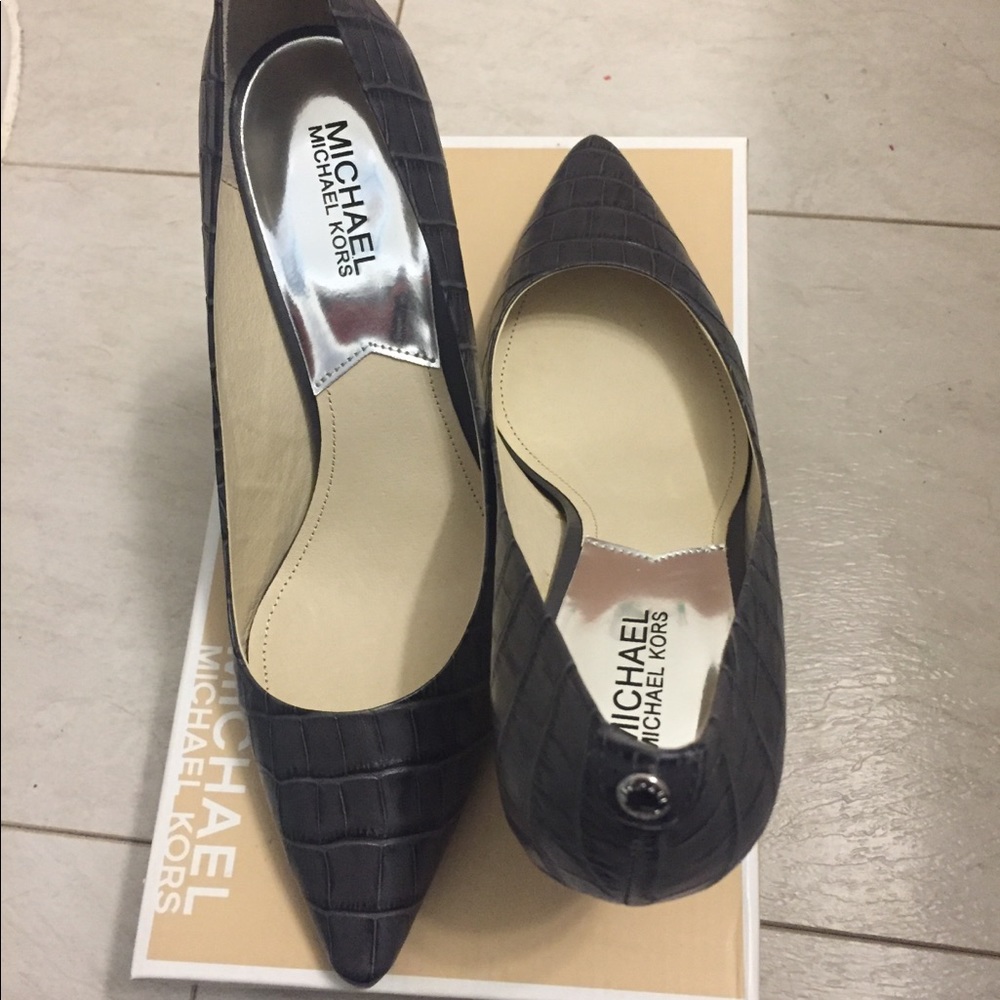 Michael Kors grey leather pumps